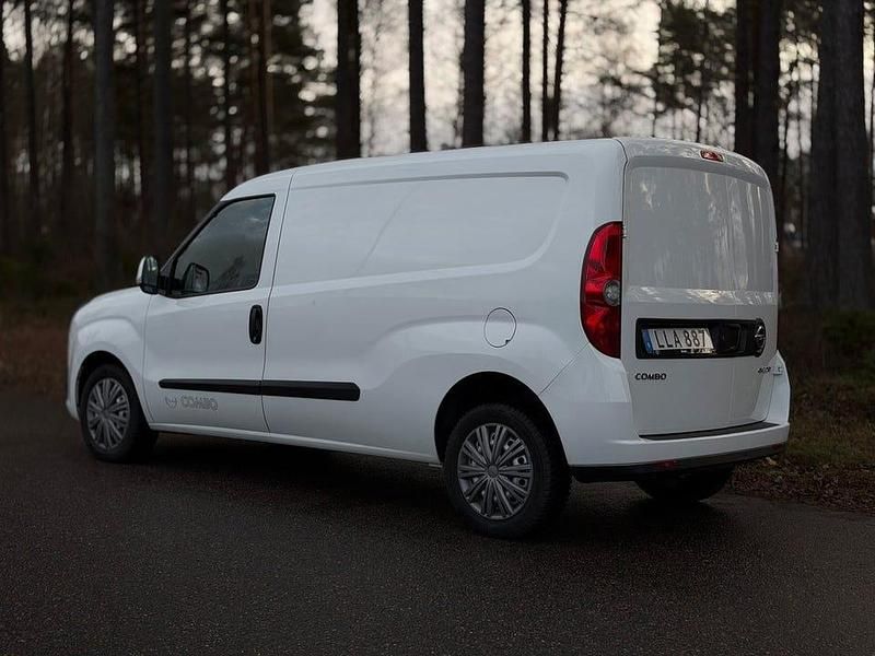 Begagnad Opel Combo 90 HK (66 kW) 2016 Vit Van