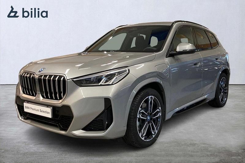 Grå Begagnad 2025 BMW X1 M Sport SUV | 549 000 kr (Lite dyr) - Bild 1/4