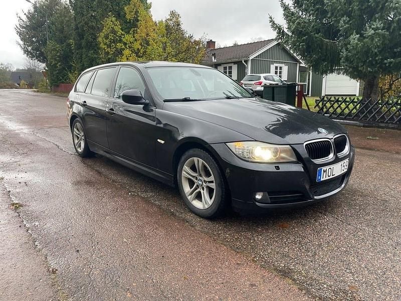 Svart Begagnad 2010 BMW 316 Kombi | 39 900 kr (Marknadspris) - Bild 1/4