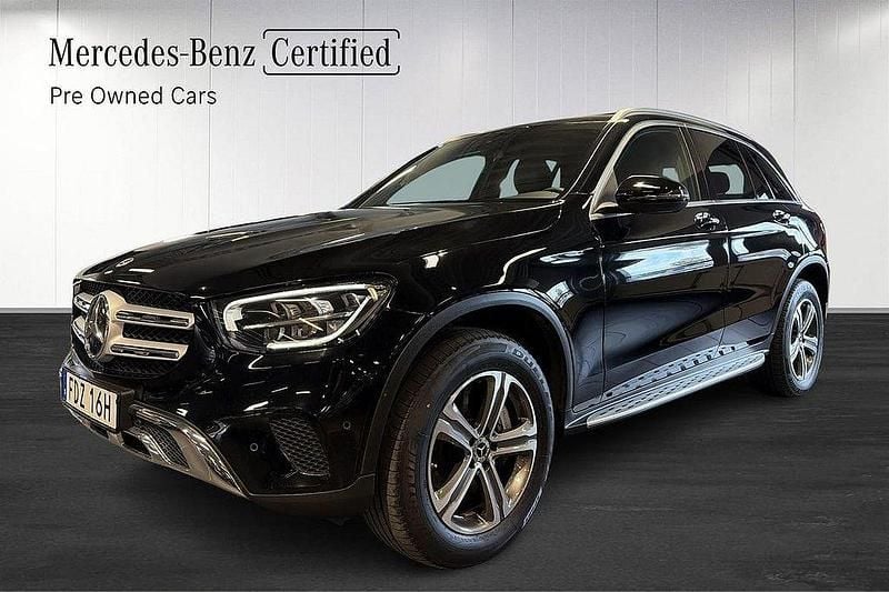 Svart Begagnad 2022 Mercedes GLC300e SUV | 409 000 kr (Bra pris) - Bild 1/4