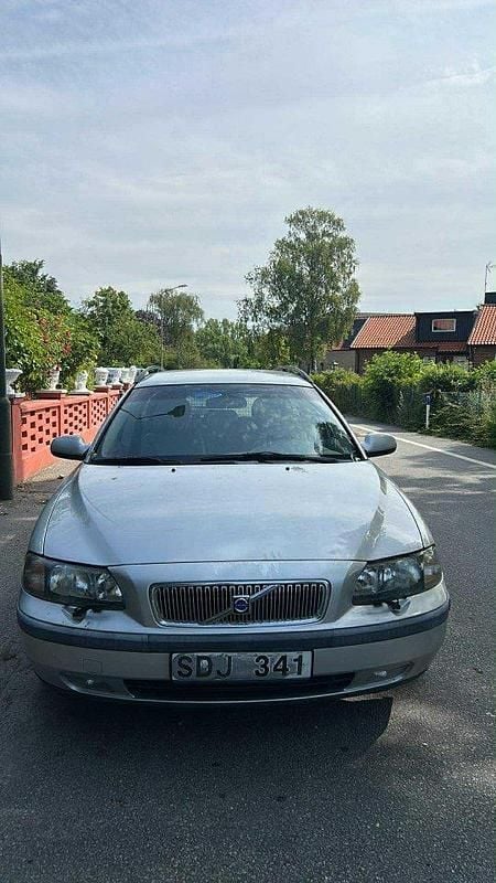 Grå Begagnad 2001 Volvo V70 Kombi | 13 500 kr (Bra pris) - Bild 1/4