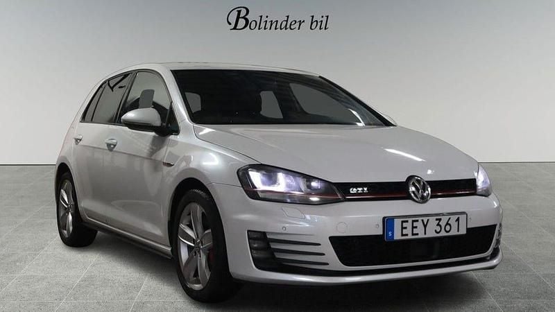Vit Begagnad 2013 VW Golf VII GTI Halvkombi | 118 900 kr (Bra pris) - Bild 1/4
