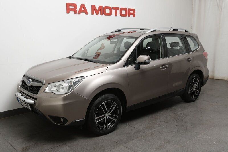 Ljusbrun Begagnad 2013 Subaru Forester XE SUV | 109 900 kr (Marknadspris) - Bild 1/3