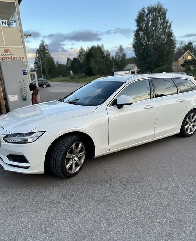 Begagnad 2018 Volvo V90 Business Edition Kombi | 189 000 kr (Marknadspris) - Bild 1/2