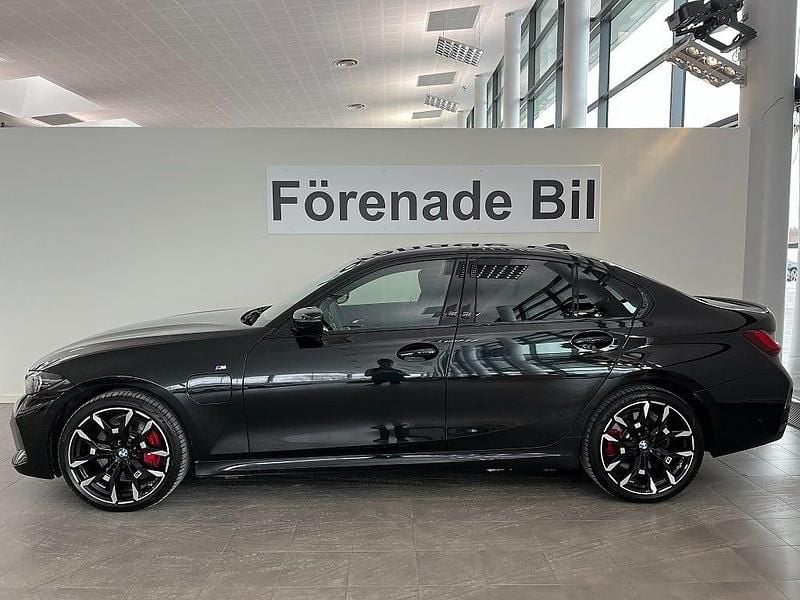 Begagnad BMW 330e M Sport 184 HK (135 kW) 2024 Svart Sedan