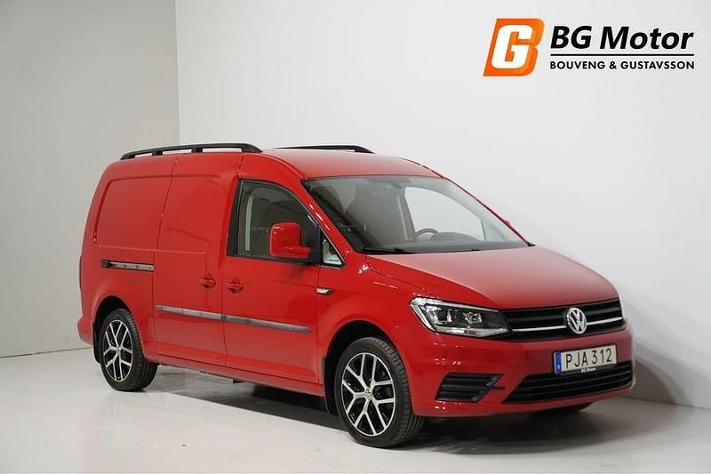 Röd Begagnad 2017 VW Caddy Maxi Minibuss | 179 700 kr (Lite dyr) - Bild 1/3