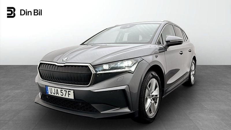 Grå Begagnad 2023 Skoda Enyaq iV SUV | 444 900 kr (Marknadspris) - Bild 1/4