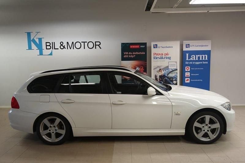 Begagnad BMW 320 184 HK (135 kW) 2011 Alpin vit Kombi