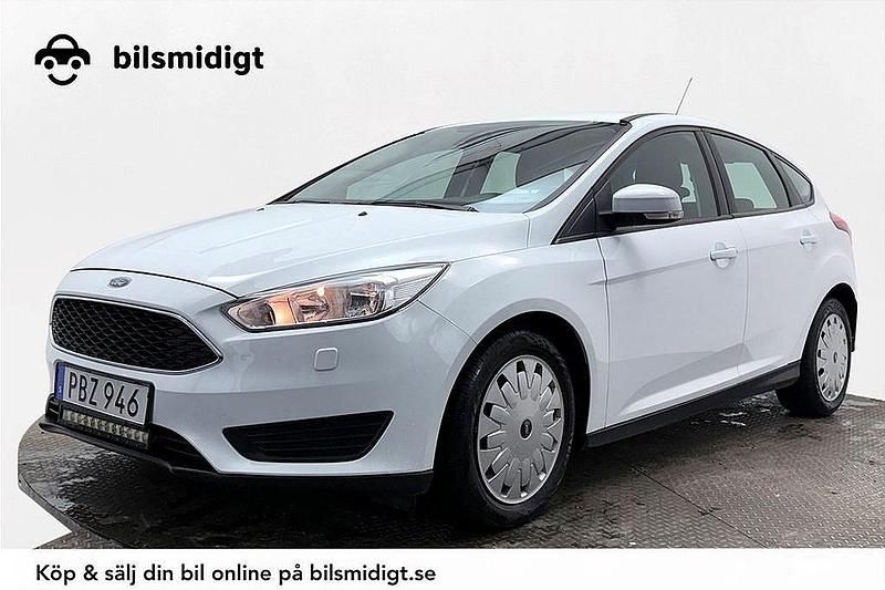 Vit Begagnad 2017 Ford Focus Trend Halvkombi | 102 900 kr (Lite dyr) - Bild 1/3