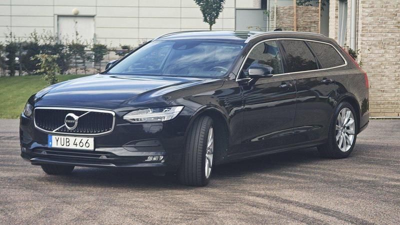Svart Begagnad 2019 Volvo V90 Momentum Kombi | 230 000 kr (Marknadspris) - Bild 1/4