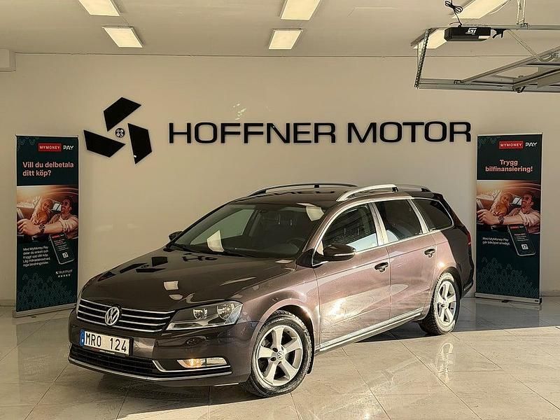 Mörkbrun (brun) Begagnad 2011 VW Passat Kombi | 74 000 kr (Marknadspris) - Bild 1/4