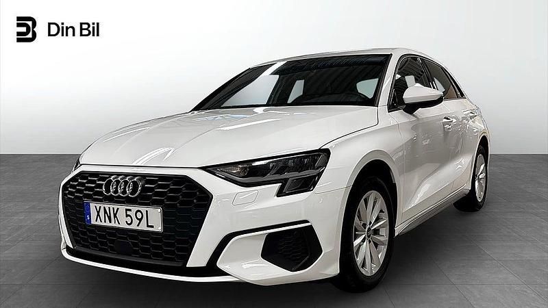 Vit Begagnad 2023 Audi A3 Sportback Proline Halvkombi | 244 000 kr (Marknadspris) - Bild 1/4