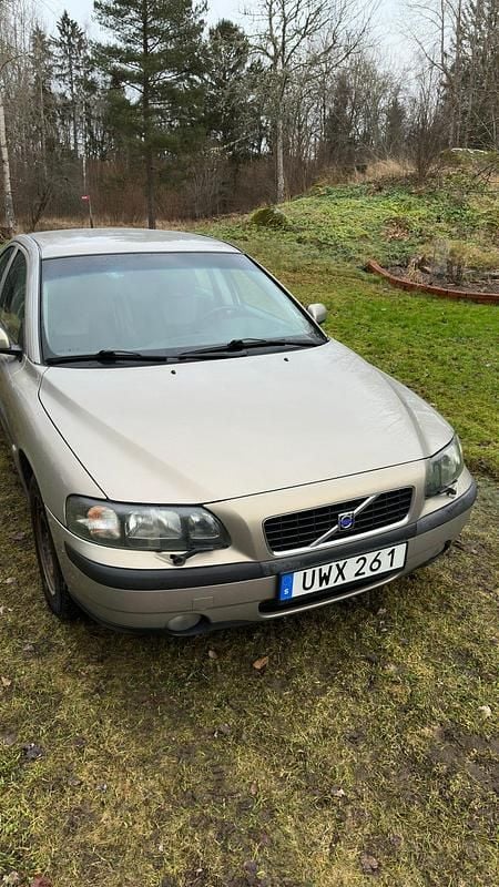 Begagnad 2004 Volvo S60 Sedan | 29 900 kr (Marknadspris) - Bild 1/4