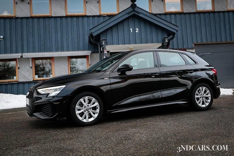Begagnad Audi A3 S-Line 150 HK (110 kW) 2021 Svart