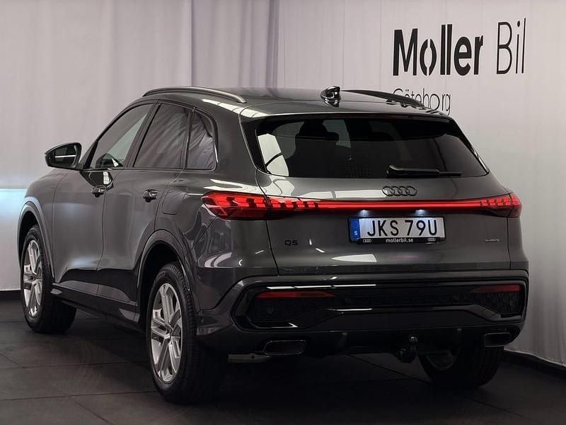 Ny Audi Q5 S-Line 367 HK (269 kW) 2025 Daytonagrå pärleffekt SUV