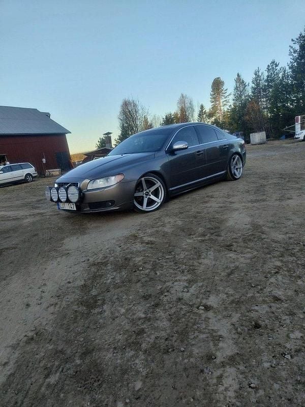Grå Begagnad 2008 Volvo S80 Summum Sedan | 55 000 kr (Marknadspris) - Bild 1/3