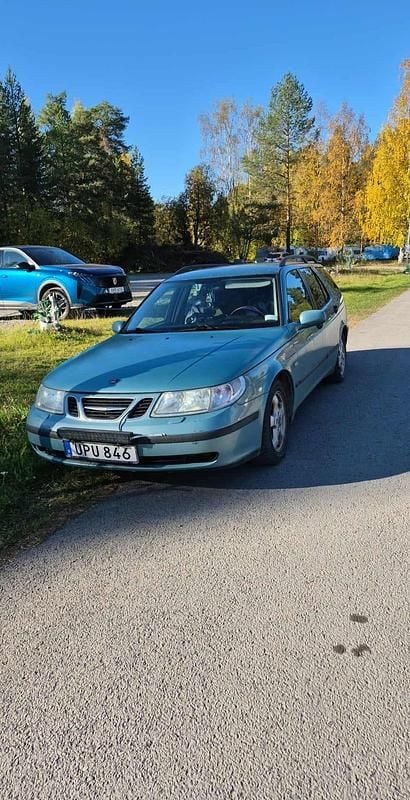 Ljusgrön Begagnad 2004 Saab 9-5 Kombi | 13 000 kr (Marknadspris) - Bild 1/3