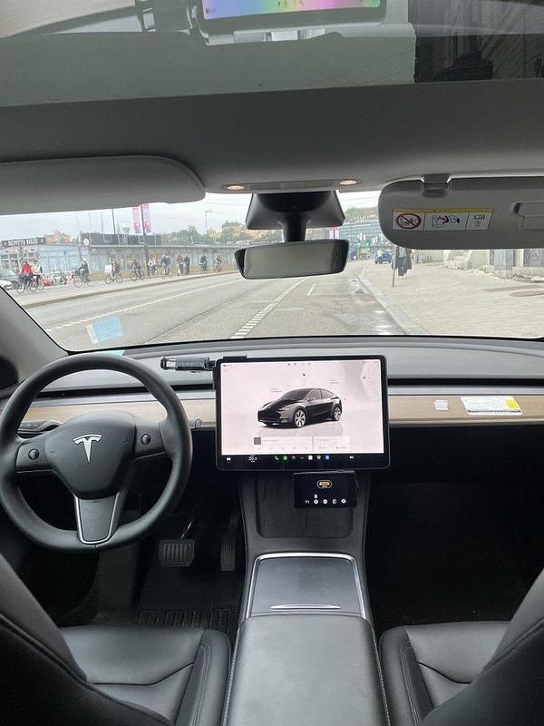 Svart Begagnad 2024 Tesla Model Y Long Range AWD SUV | 455 500 kr - Bild 1/4