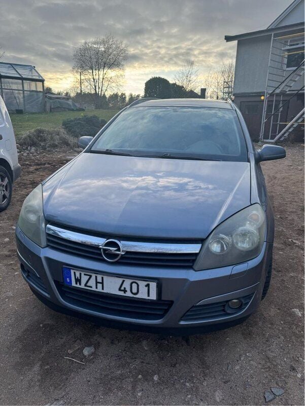 Grå Begagnad 2005 Opel Astra Kombi | 15 000 kr (Marknadspris) - Bild 1/4