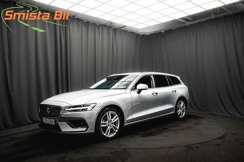 Silver Begagnad 2022 Volvo V60 Inscription Kombi | 369 800 kr (Marknadspris) - Bild 1/3