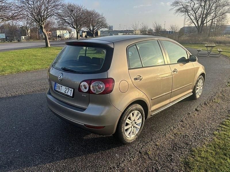 Begagnad VW Golf Plus Cross 105 HK (77 kW) 2013 Brun Minibuss