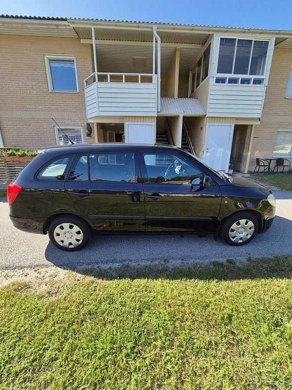Svart Begagnad 2010 Skoda Fabia Ambiente Kombi | 59 000 kr (Marknadspris) - Bild 1/4