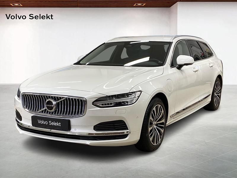 Begagnad Volvo V90 Core 355 HK (261 kW) 2023 Vit Kombi