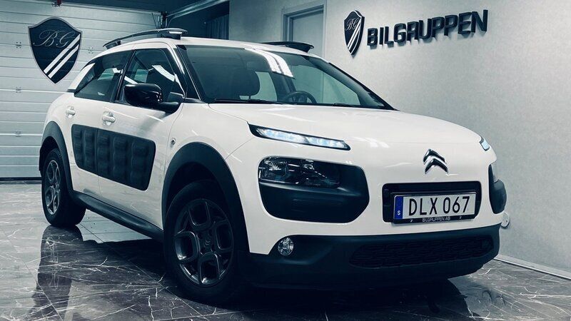 Vit Begagnad 2014 Citroën C4 Cactus PureTech Halvkombi | 99 900 kr (Marknadspris) - Bild 1/4