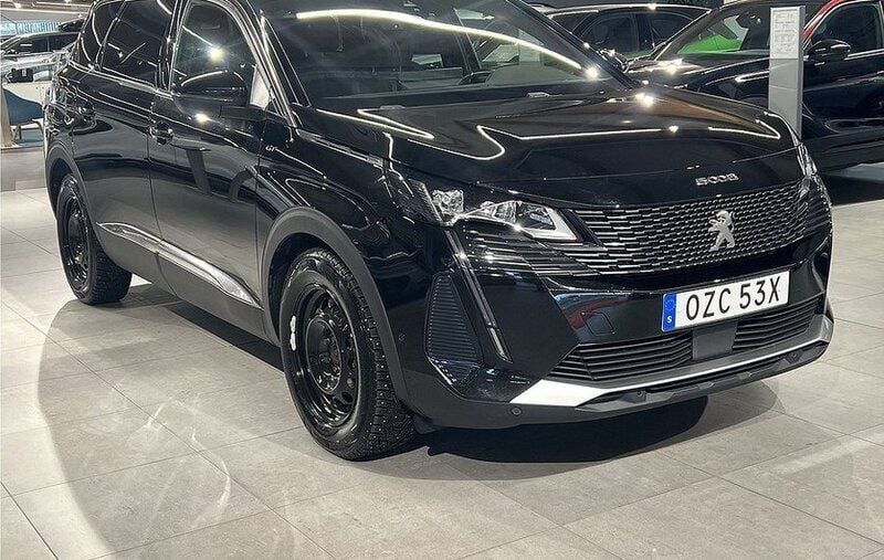 Svart (svart perla nera) Begagnad 2021 Peugeot 5008 GT Minibuss | 254 900 kr (Lite dyr) - Bild 1/4