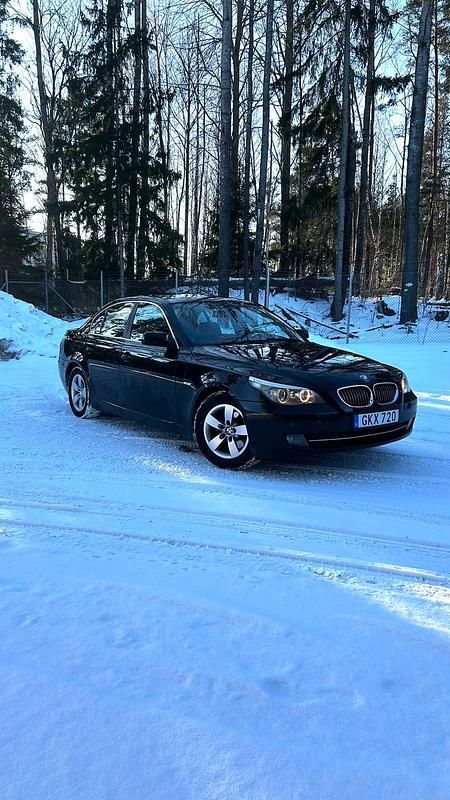 Begagnad 2008 BMW 523 Sedan | 52 000 kr (Marknadspris) - Bild 1/4