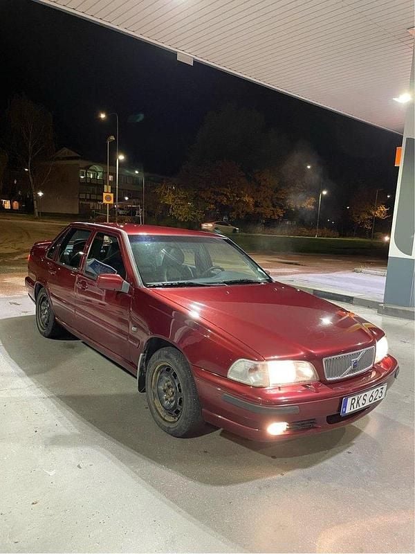 Röd Begagnad 2000 Volvo S70 Standard Sedan | 30 000 kr (Marknadspris) - Bild 1/4
