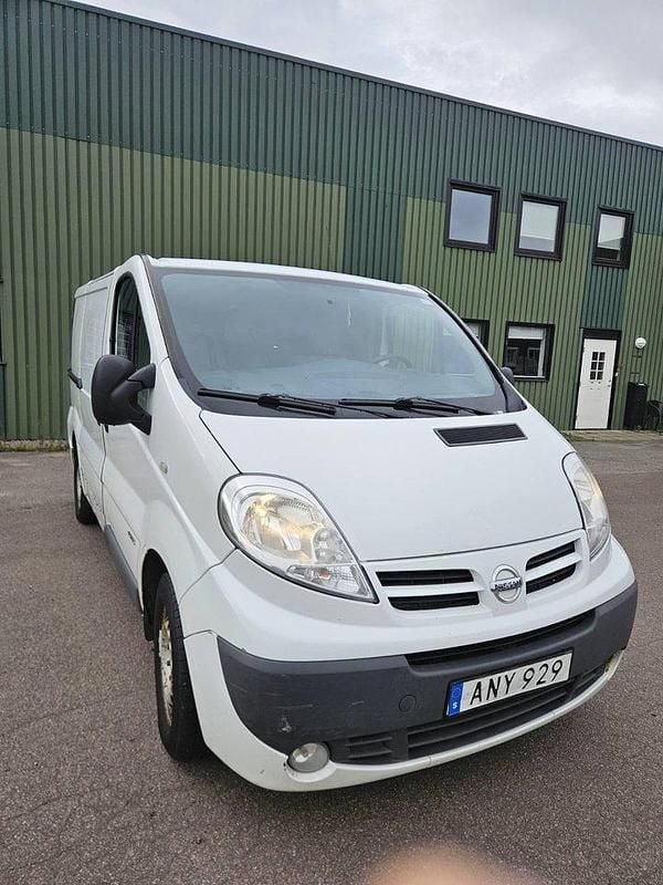Vit Begagnad 2014 Nissan Primastar Minibuss | 53 000 kr (Marknadspris) - Bild 1/4