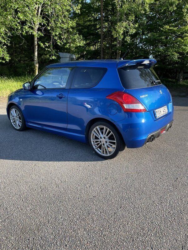Blå Begagnad 2012 Suzuki Swift Sport Halvkombi | 65 000 kr (Dyr) - Bild 1/4