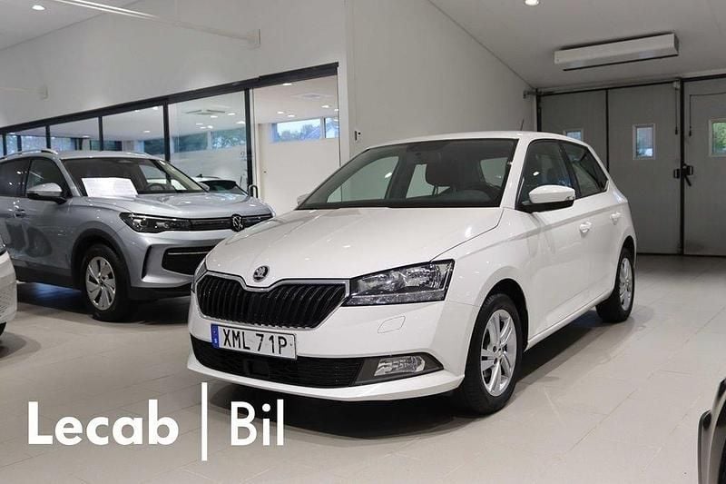 Vit Begagnad 2021 Skoda Fabia Halvkombi | 169 500 kr (Marknadspris) - Bild 1/4