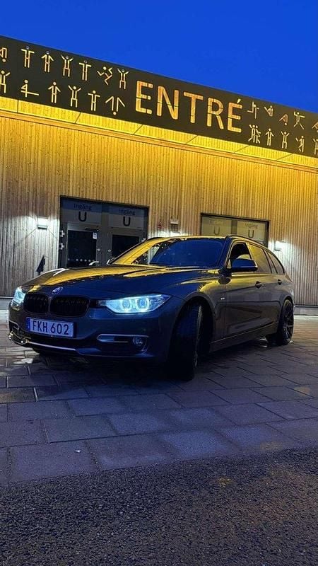 Grå Begagnad 2014 BMW 320 Kombi | 148 000 kr (Marknadspris) - Bild 1/4