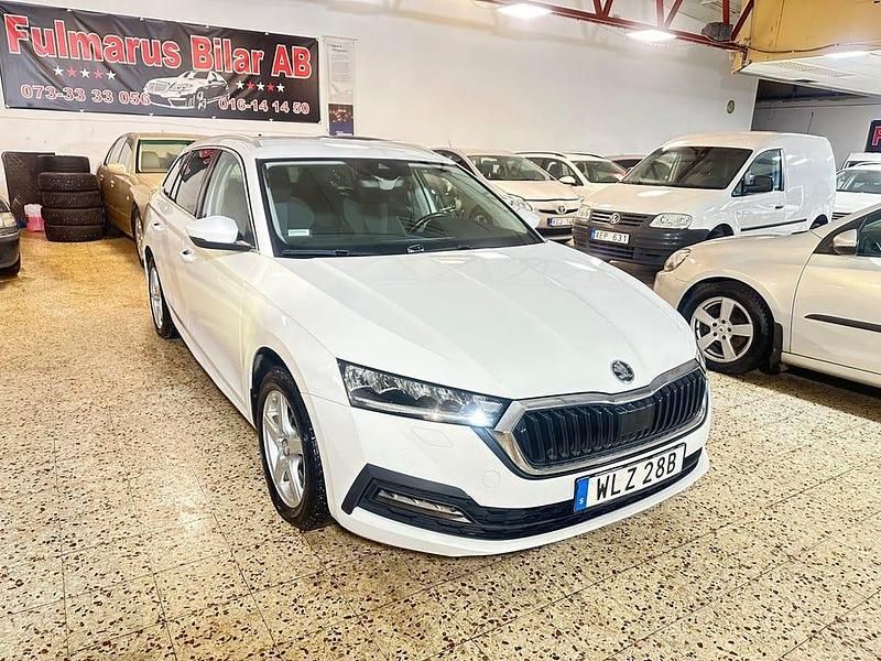 Vit Begagnad 2021 Skoda Octavia G-TEC Ambition Kombi | 169 900 kr (Marknadspris) - Bild 1/4