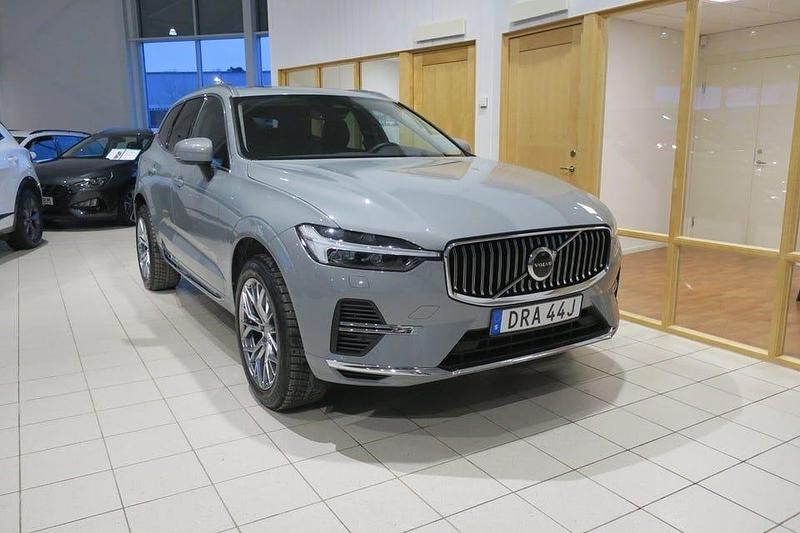Begagnad Volvo XC60 Core 350 HK (257 kW) 2024 Grå SUV