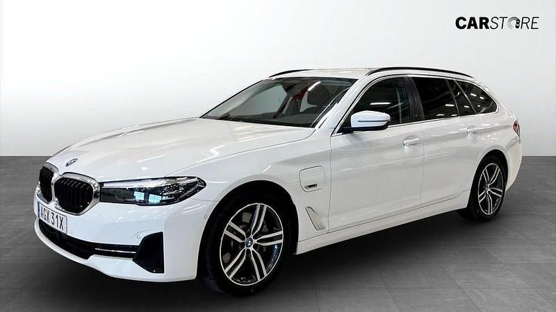 Begagnad BMW 530 184 HK (135 kW) 2022 Vit Kombi