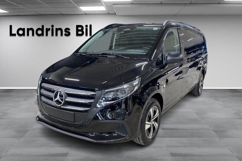 Svart (svart metallic obsidansvart) Ny 2025 Mercedes Vito Minibuss | 718 750 kr (Marknadspris) - Bild 1/4