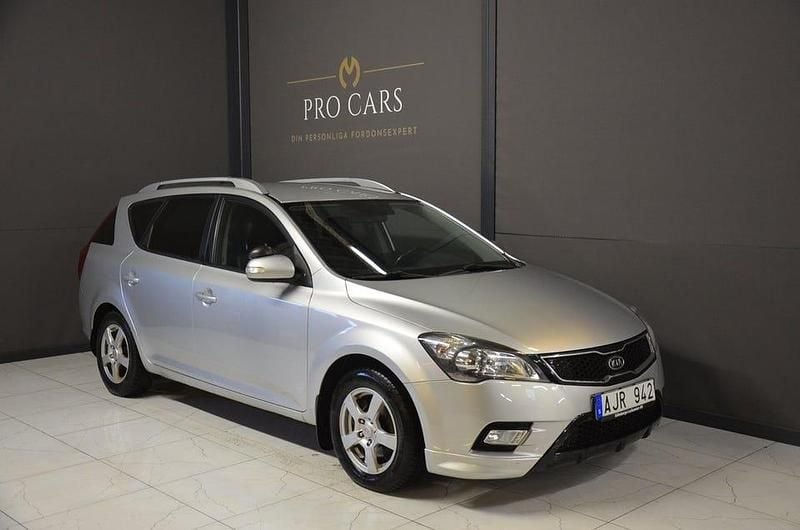 Begagnad Kia Ceed Sportswagon 128 HK (94 kW) 2012 Silver Kombi