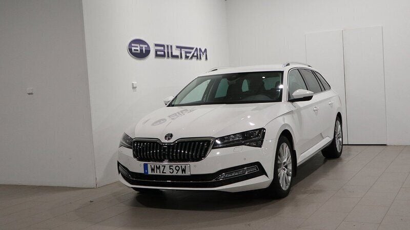 Vit (candywhite) Begagnad 2019 Skoda Superb Style Kombi | 299 900 kr (Superpris) - Bild 1/4