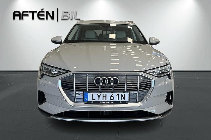 Begagnad Audi e-tron Proline 300 kW (408 HK) 2019 Ljusbrun SUV