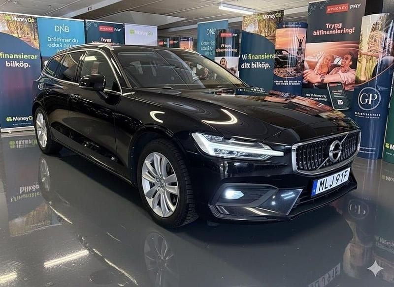 Svart Begagnad 2020 Volvo V60 Momentum Kombi | 249 900 kr (Marknadspris) - Bild 1/4