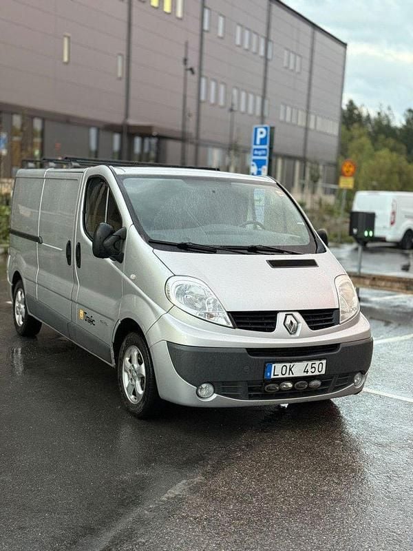 Silver Begagnad 2013 Renault Trafic Van | 59 000 kr (Bra pris) - Bild 1/4