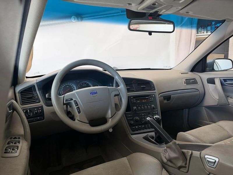 Begagnad Volvo V70 Business Edition 140 HK (102 kW) 2005 Blå Kombi