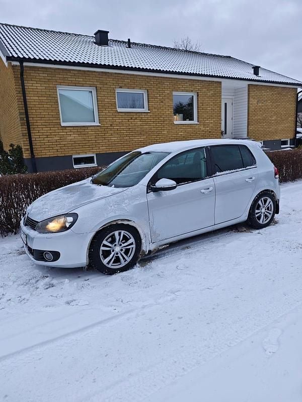 Begagnad VW Golf VI 140 HK (102 kW) 2011 Halvkombi