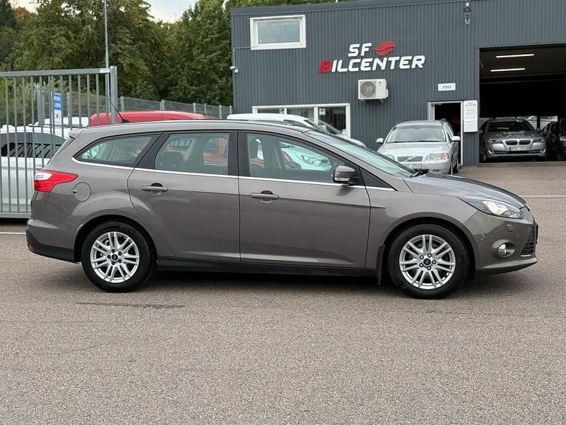 Brun Begagnad 2012 Ford Focus Titanium Kombi | 48 900 kr (Marknadspris) - Bild 1/4