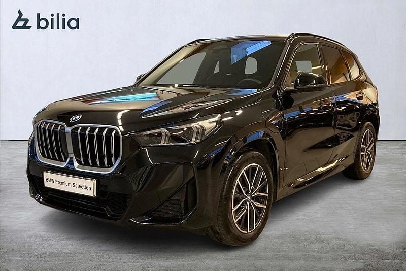 Svart Begagnad 2024 BMW X1 M Sport SUV | 529 000 kr (Marknadspris) - Bild 1/4