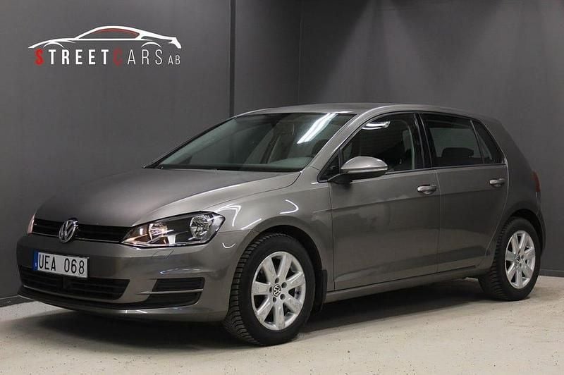 Grå Begagnad 2013 VW Golf VII Halvkombi | 64 900 kr (Marknadspris) - Bild 1/4
