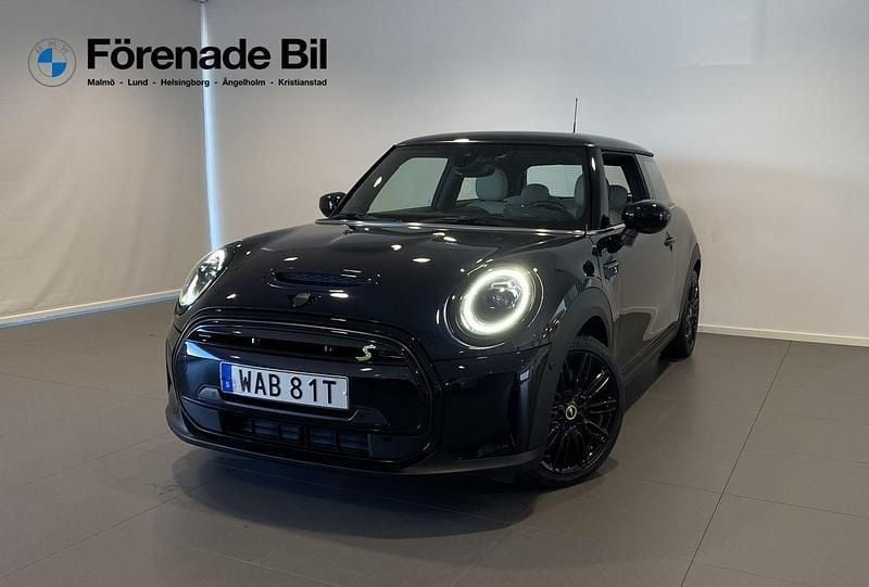 Svart Begagnad 2022 Mini Cooper SE Halvkombi | 229 000 kr (Marknadspris) - Bild 1/4